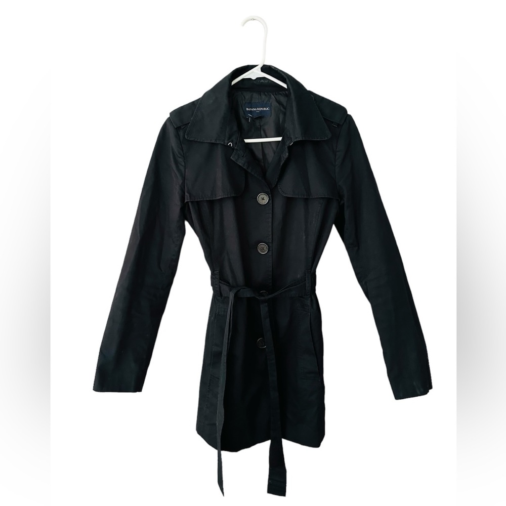 -Banana Republic Trench coat. Size Medium.Used.